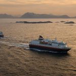 Hurtigruten Schiffe vor der norwegischen Küste