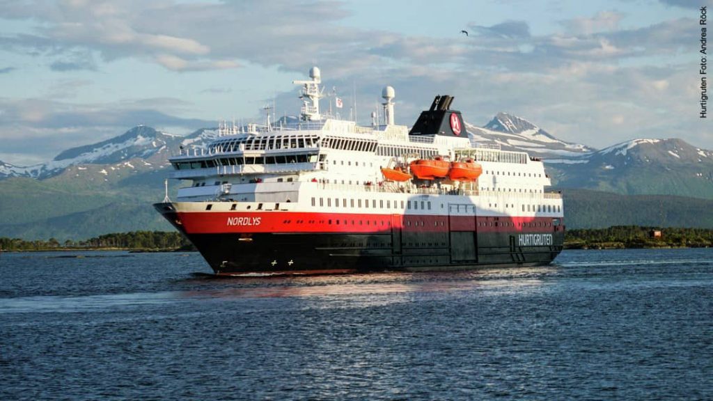 Hurtigruten Schiff MS Nordlys in Norwegen