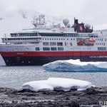 Hurtigruten Antarktis: Die MS Fram in der Bucht am Damoy Point