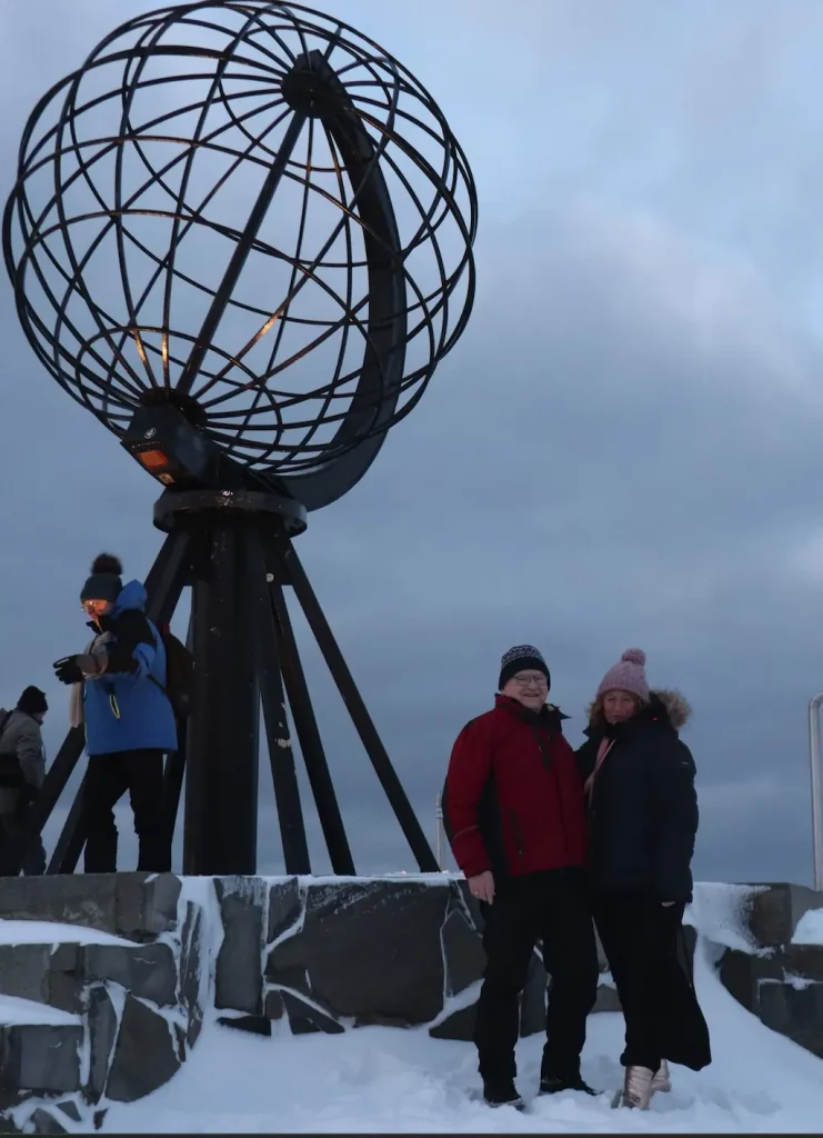 Hurtigruten Gäste am Nordkap im Winter bei Schnee