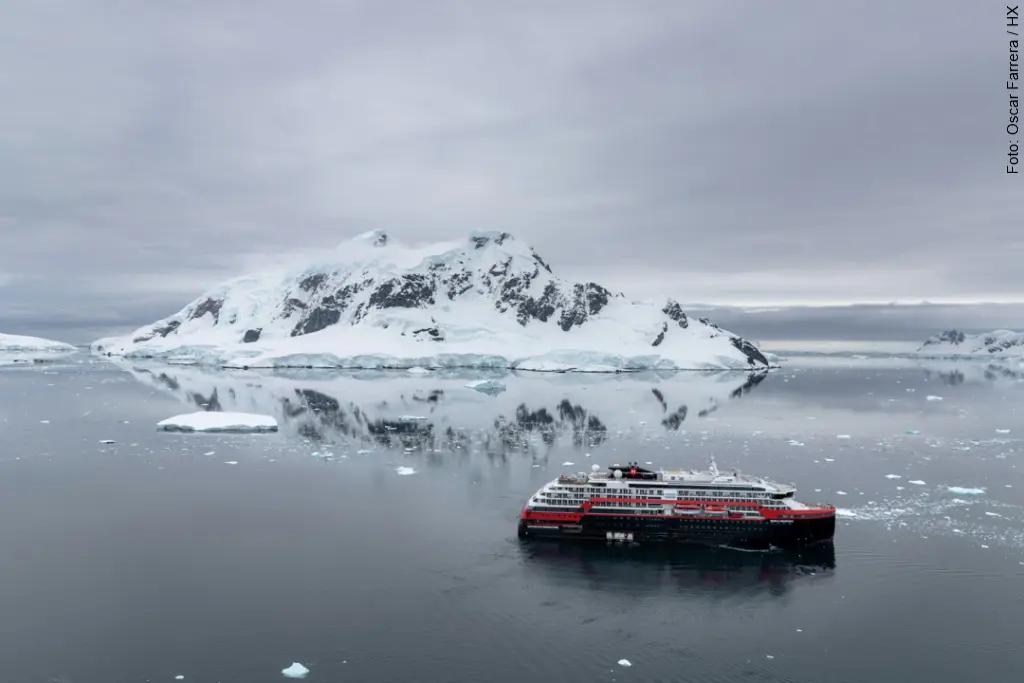 hurtigruten antarktis ms roald amundsen deception island