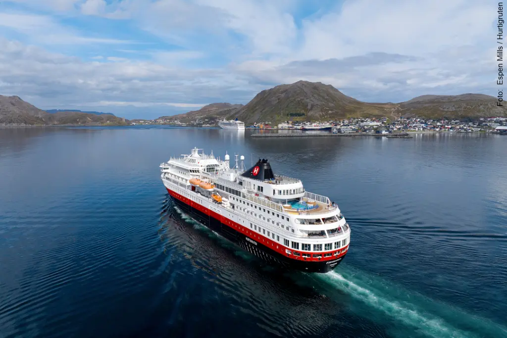 MS Finnmarken in Honningsvag in Norwegen