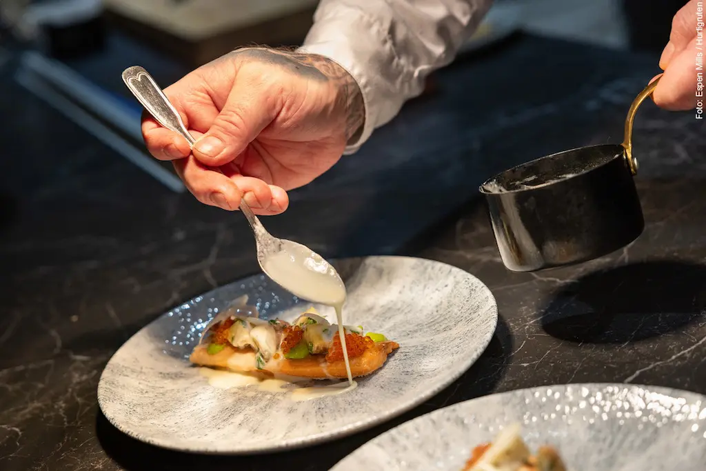 Norway's Coastal Kitchen – Hurtigruten Küche an Bord Gerichte aus der Norway's Coastal Kitchen im Restaurant Røst an Bord der Hurtigruten MS Trollfjord